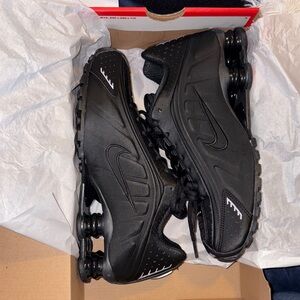 Brand new Women’s Nike Shox R4